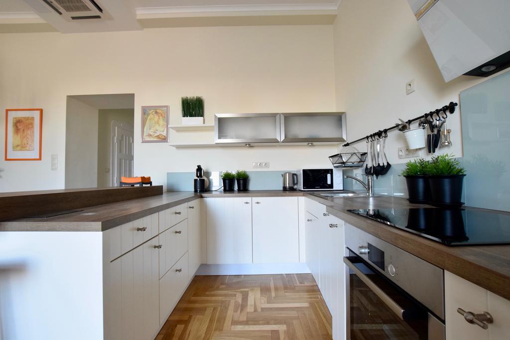Luxury Apartment By Hi5 - Kiraly Street Suite Budapest Eksteriør bilde