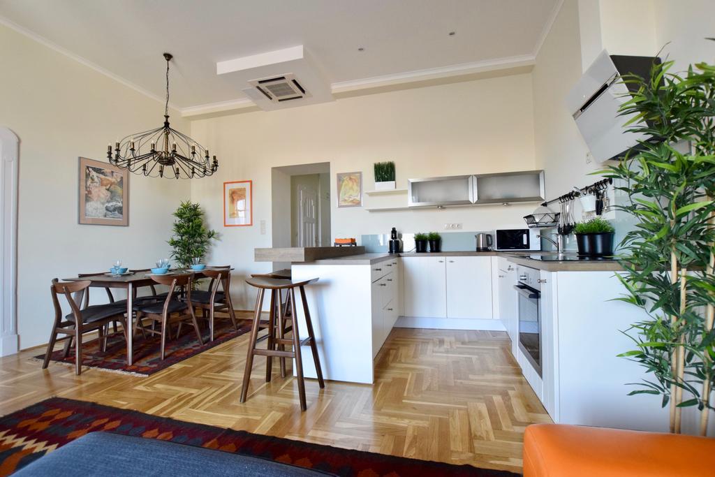 Luxury Apartment By Hi5 - Kiraly Street Suite Budapest Eksteriør bilde