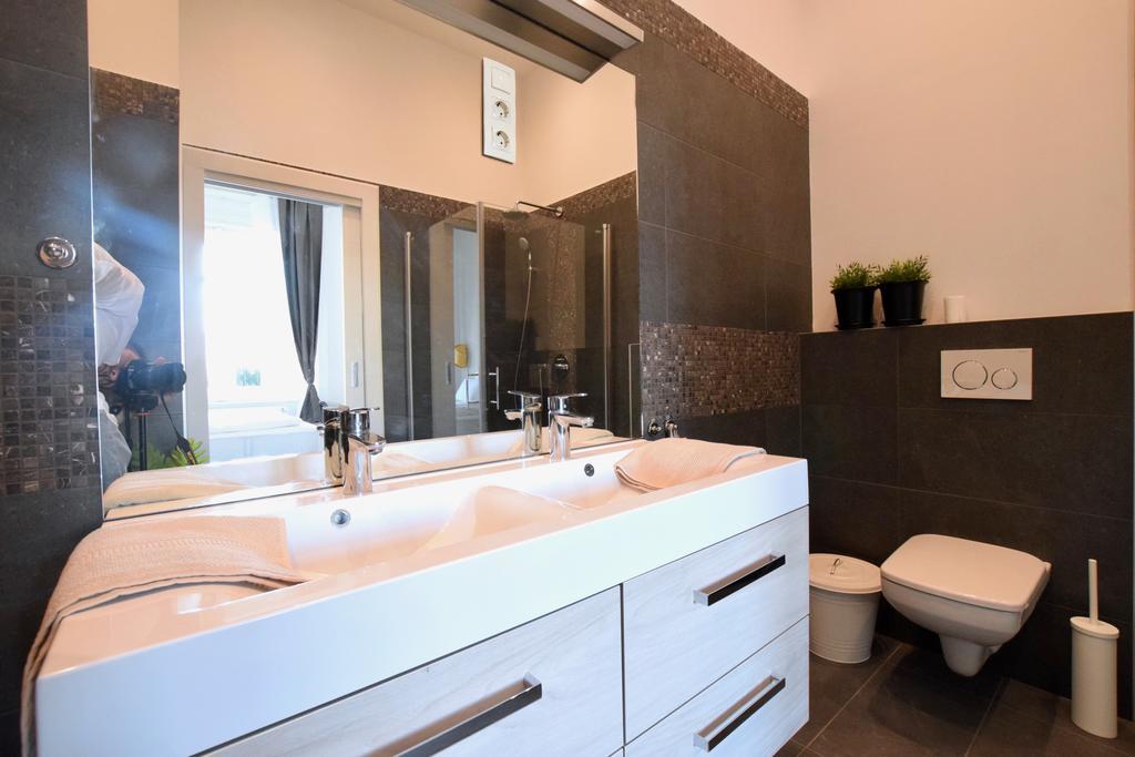 Luxury Apartment By Hi5 - Kiraly Street Suite Budapest Eksteriør bilde