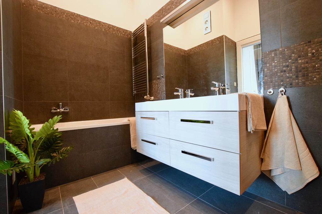 Luxury Apartment By Hi5 - Kiraly Street Suite Budapest Eksteriør bilde