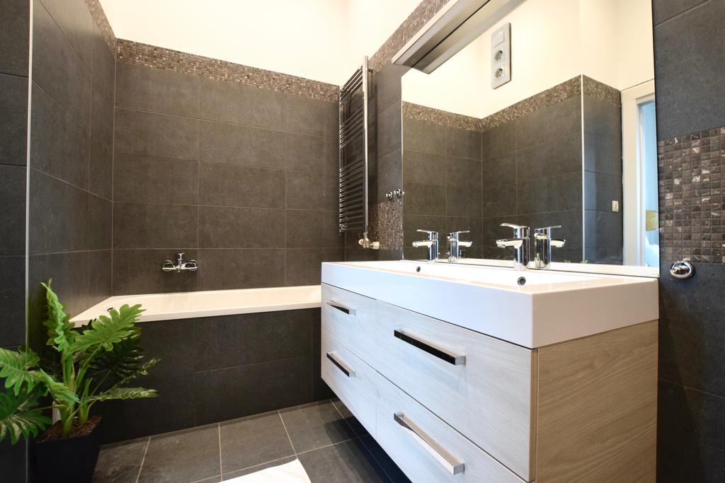 Luxury Apartment By Hi5 - Kiraly Street Suite Budapest Eksteriør bilde