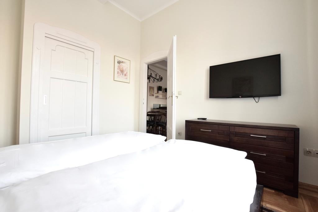 Luxury Apartment By Hi5 - Kiraly Street Suite Budapest Eksteriør bilde